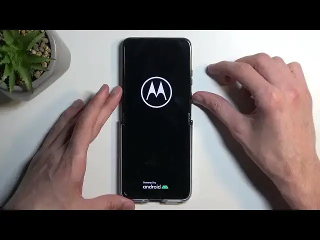 'Video thumbnail for How to Enter the Recovery Mode on MOTOROLA Razr 40 Ultra - Factory Reset & Wipe Cache Partition'
