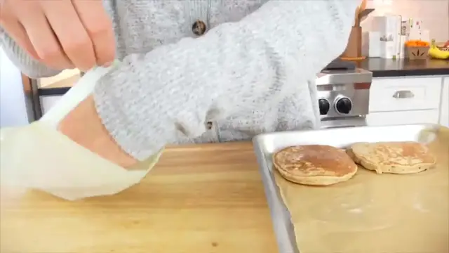'Video thumbnail for BANANA OATMEAL PANCAKES _ easy   healthy breakfast meal prep(720P_HD)'