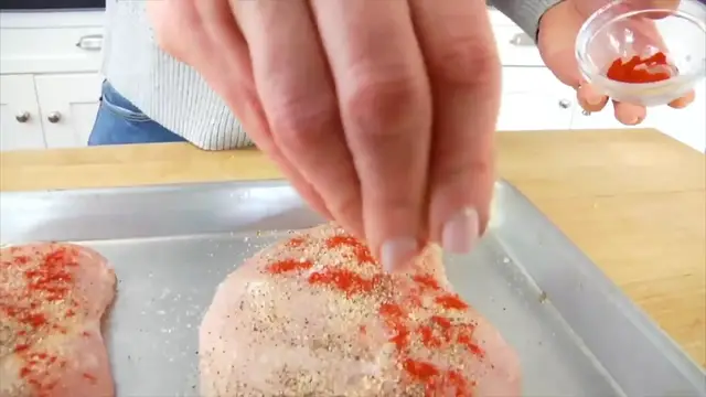 'Video thumbnail for BAKED CHICKEN BREAST _ how to make a juicy baked chicken breast(720P_HD)'