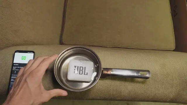 'Video thumbnail for JBL Go 2 Waterproof Test'