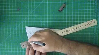 'Video thumbnail for Katlayarak Bir Üçgenin Ağırlık Merkezinin (G) Bulunması'
