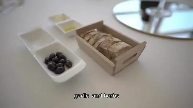 'Video thumbnail for Pan-Fried Green Beans with Olives & Garlic Crouton'