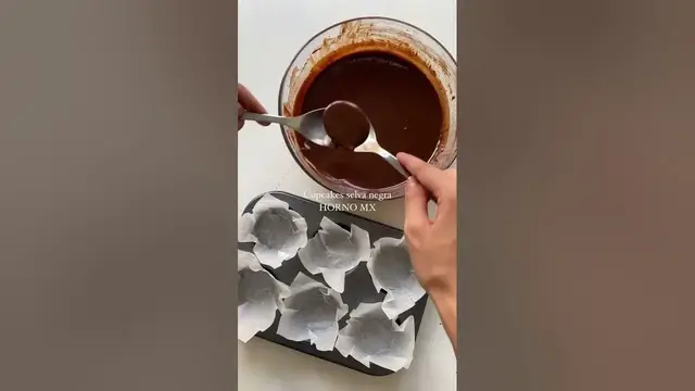 'Video thumbnail for Cupcakes selva negra receta HornoMX #shorts'