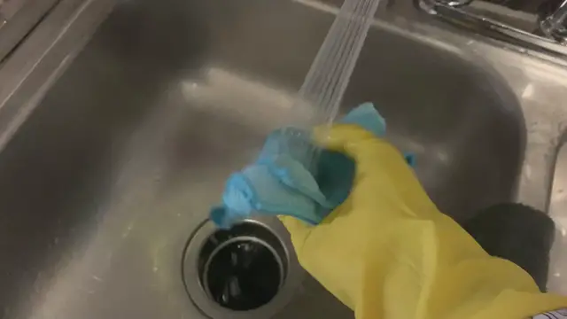 'Video thumbnail for how to clean your cabinets with vinegar'