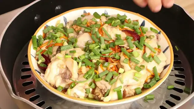 'Video thumbnail for Chinese Steamed Chicken With Cordyceps Flower Recipe'