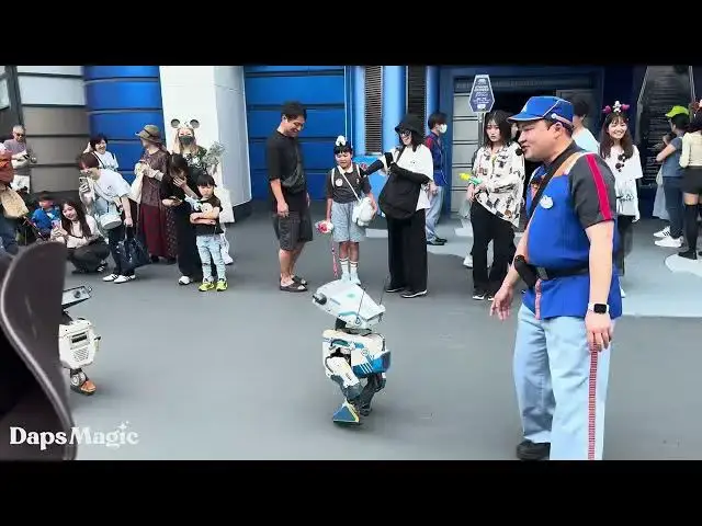 'Video thumbnail for BDX Droids at Tokyo Disneyland'