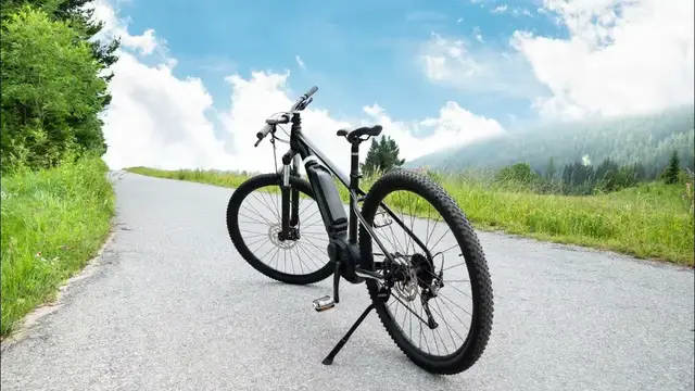 'Video thumbnail for Safety Tips for Riding an E Bike For the Beginner'
