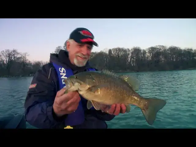 'Video thumbnail for Super-Active Shallow November Smallmouth On Jerkbaits | Fish'n Canada'