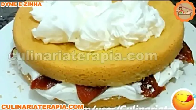 'Video thumbnail for Bolo Broa de Milho Pelada com Recheio de Requeijão e Goiabada'