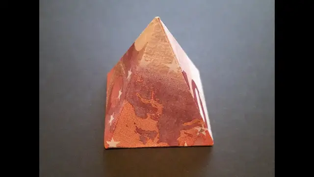 'Video thumbnail for πΊ Pyramide aus einem Geldschein falten πΊ Pyramide aus Geld falten πΊ Geldgeschenk πΊ'