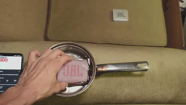 'Video thumbnail for JBL Go 3 Waterproof Test'