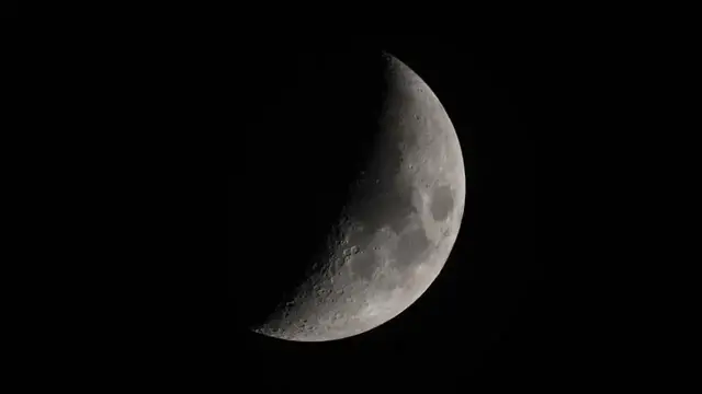 'Video thumbnail for Waxing Crescent Through A Newtonian Telescope'