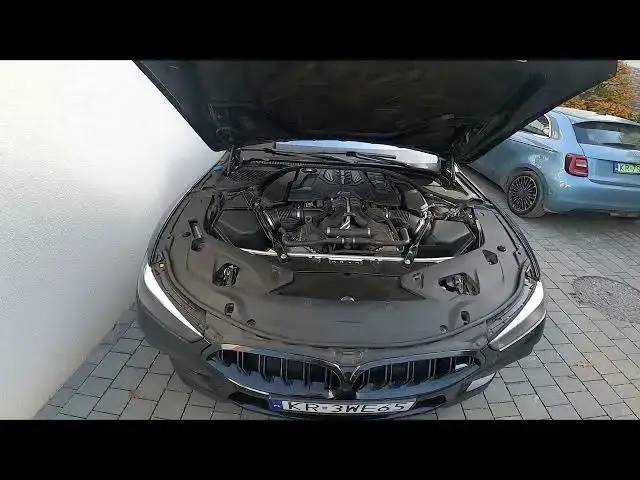 'Video thumbnail for How to Lift the Hood Up in BMW Series 8 II ( 2018 - now ) - Open Bonnet by Lever'