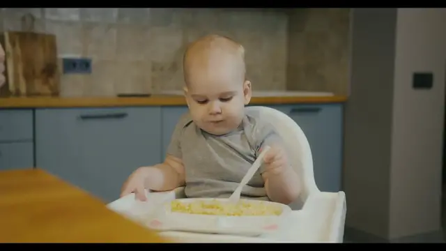 'Video thumbnail for When Should You Introduce Solid Foods To A Baby Guide'