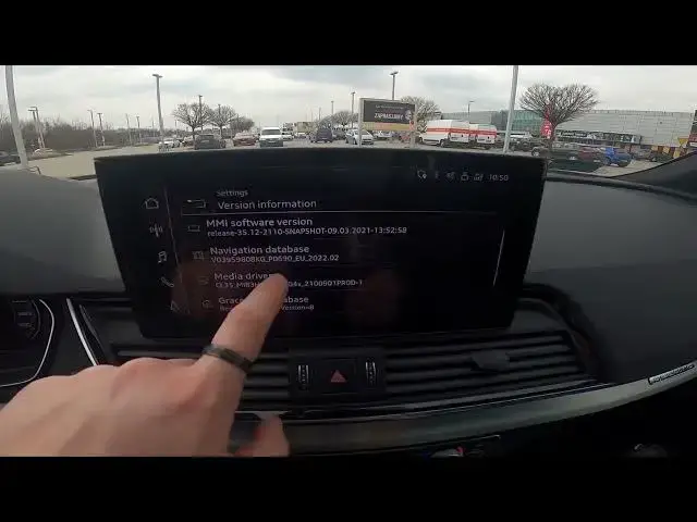 'Video thumbnail for How to Find and Manage Software Settings in AUDI Q5 II ( 2017 - now ) - Check Software Version'