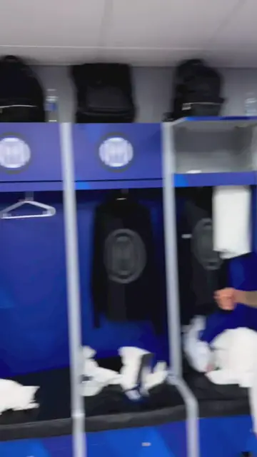 'Video thumbnail for Calhanoglu balla con Gosens dopo la Supercoppa vinta'