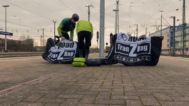 'Video thumbnail for TranZbag: Das Fahrrad für die Bahn verpacken'