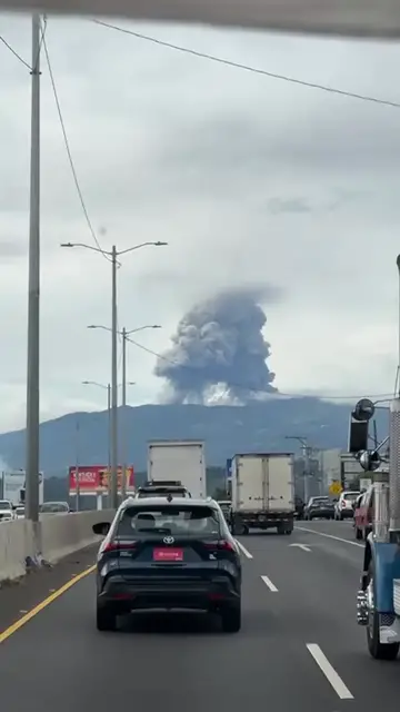 'Video thumbnail for Erupción del volcán Poás se logra ver desde varios puntos de San José'