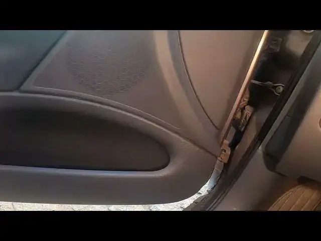 'Video thumbnail for How to Unlock the Hood in Renault Laguna II ( 2001 – 2007 ) - Open Bonnet by Lever'