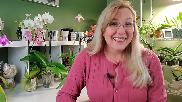 'Video thumbnail for 13 Signs of a Healthy Orchid: Buying New Orchids or Evaluating Your Own Care'