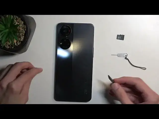 'Video thumbnail for ZTE Blade V40s - How To Insert Nano & Micro Sim Card'