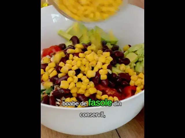 'Video thumbnail for 🥑🍅🥒🌽 Salată de PĂTRUNJEL cu avocado și o mulțime de legume #bucatearomate #retetesimple #salata'