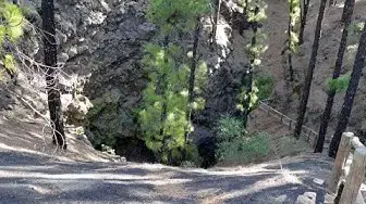 'Video thumbnail for La Sima: Imposanter Senkkrater auf La Palma'