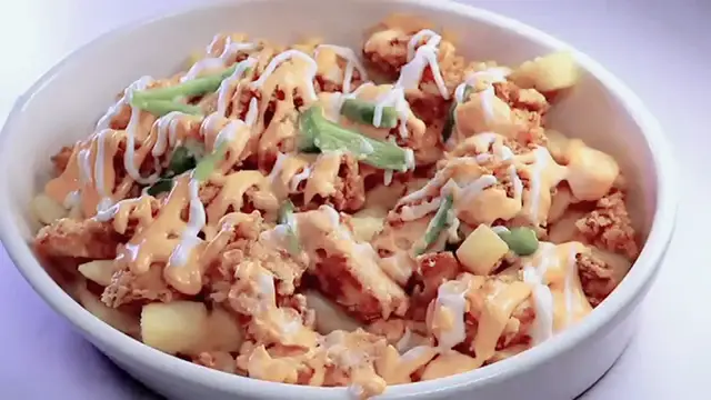 'Video thumbnail for Chicken Loaded Fries with Cheese Sauce Recipe'