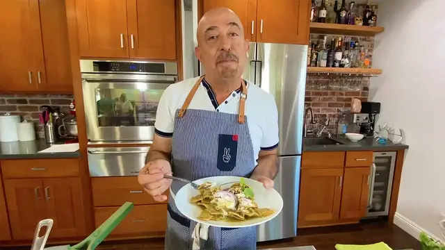 'Video thumbnail for Chilaquiles en salsa verde'