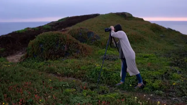 'Video thumbnail for Oben CT-3535 Carbon Fiber Travel Tripod Review - Lightweight & Durable'
