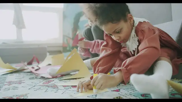 'Video thumbnail for Kids glueing paper'