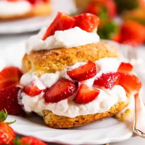 'Video thumbnail for Easy homemade 3inch strawberry shortcake '