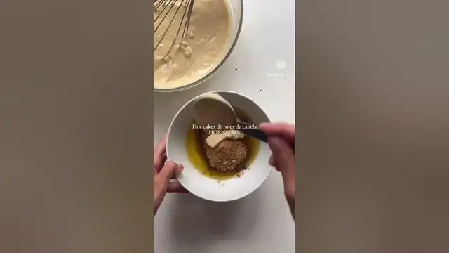 'Video thumbnail for Receta de hot cakes de roles de canela Horno MX #cinnamonrolls #rolesdecanela #hotcakes #shorts'