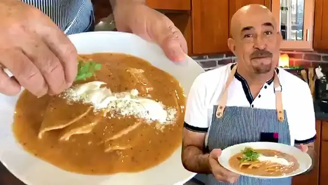 'Video thumbnail for Cómo hacer enfrijoladas, pero de adeveras'