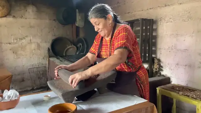 'Video thumbnail for Chepi Laparra, la famosa chocolatera artesanal de Chiapas'