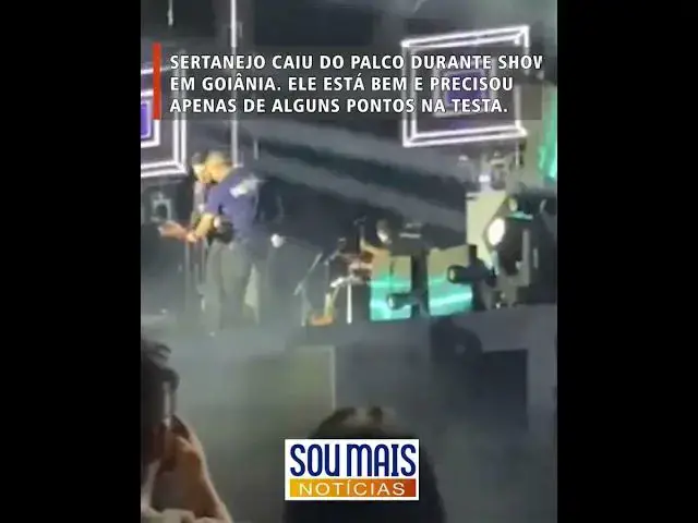'Video thumbnail for Vídeo registra o momento exato em que Marrone cai do palco e bate a cabeça durante show'