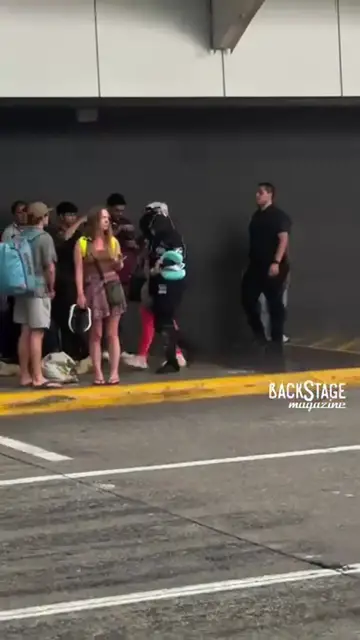 'Video thumbnail for “Yailin La Más Viral” llegó emcapuchada a Costa Rica, pero no había ni un alma esperándola'