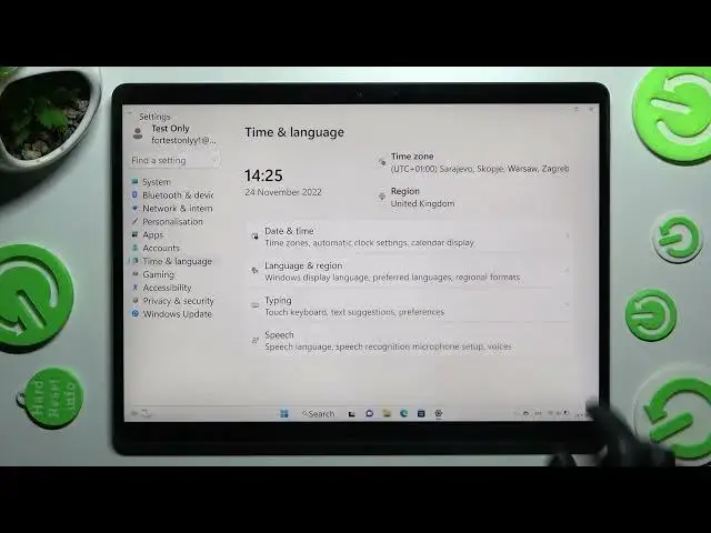 'Video thumbnail for MICROSOFT SURFACE PRO 8 - How To Enable & Disable Auto Correction'