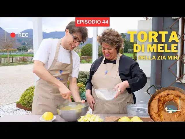 'Video thumbnail for Torta di Mele soffice e profumata 🍏 Ricetta facile e veloce della nonna'
