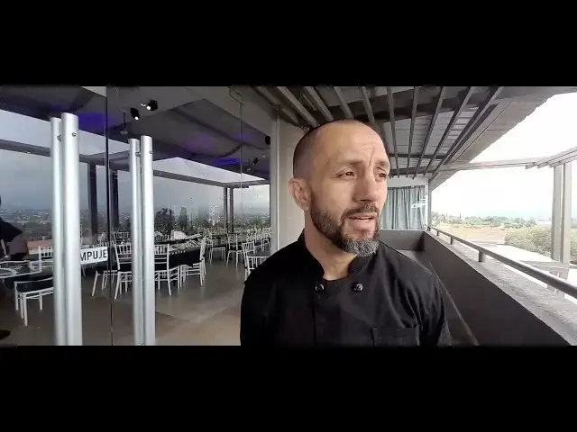 'Video thumbnail for El chef jefe del resto del Eleton Resort habla de la experiencia del all inclusive.'