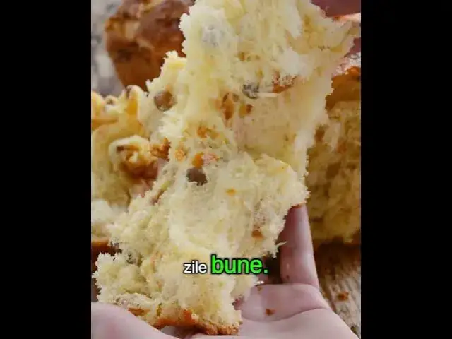 'Video thumbnail for ☁️ PUFOS ca un panettone! Cozonac cu SMÂNTÂNĂ și stafide! #bucatearomate #cozonac #panettone'