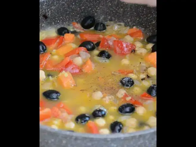 'Video thumbnail for Mâncare DE POST cu năut și măsline #bucatearomate #retetedepost #retetesimple'