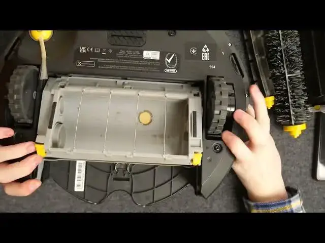 'Video thumbnail for How To Empty Dust Bin and Remove Main Brush on iRobot Roomba - Fix Stuck Brush on Roomba'