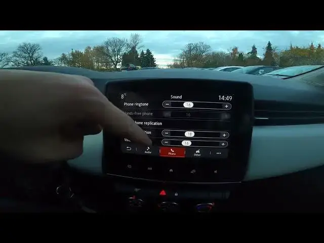 'Video thumbnail for How to Find and Manage Volumes Settings in Renault Clio V ( 2019 - now )'