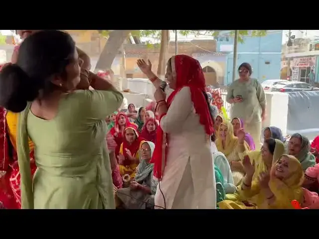 'Video thumbnail for नवरात्रे का बहुत अच्छा भजन और डांस #dance #dancesong #haryanvibajan'