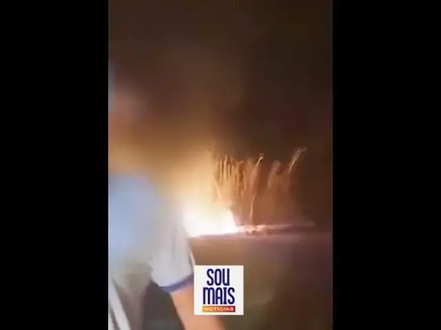 'Video thumbnail for Fazendeiro é flagrado por fiscais do Ibama ateando fogo na própria terra no Tocantins'
