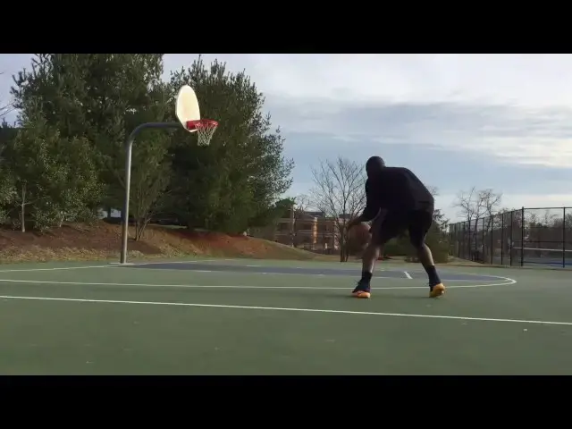 'Video thumbnail for Nike Kyrie 2 II On Court Testing Review With In Game Action'