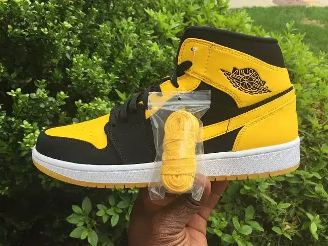 'Video thumbnail for Quick Look At The Air Jordan 1 Mid New Love'