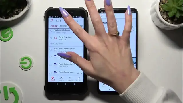 'Video thumbnail for How to Transfer Files from Any Android Device to POCO C55 Using Send Anywhere'
