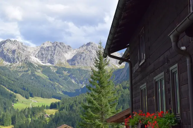 'Video thumbnail for Kleinwalsertal im Sommer: Entdecke Österreichs verstecktes Tal'